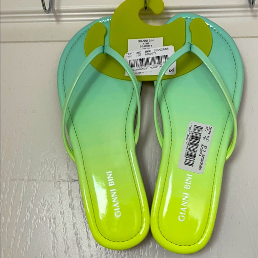 Gianni Bini brand flip flops